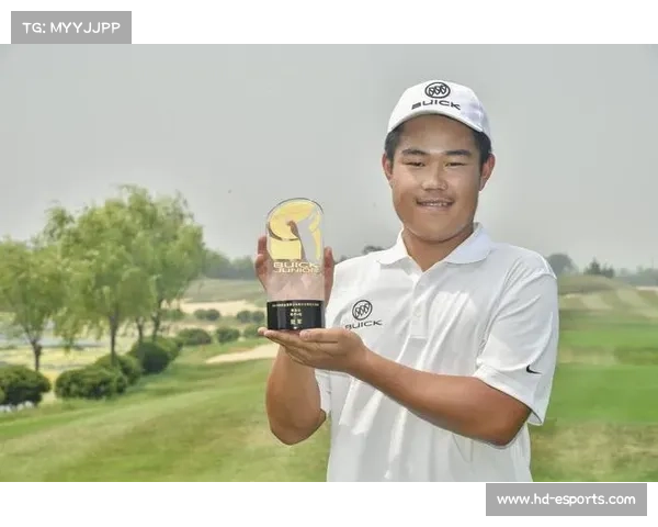 中国力量中亚扬威，巴尔耿点数胜努尔别克加冕羽量级冠军